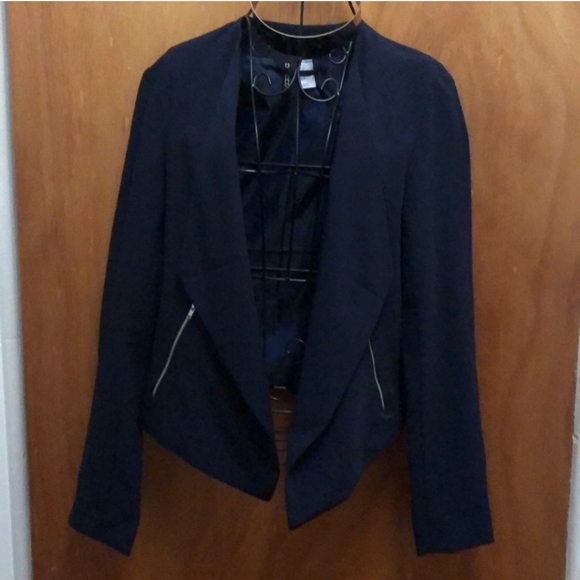 H&M open front zipper Blazer with asymmetrical front hem - Picture 3 of 8